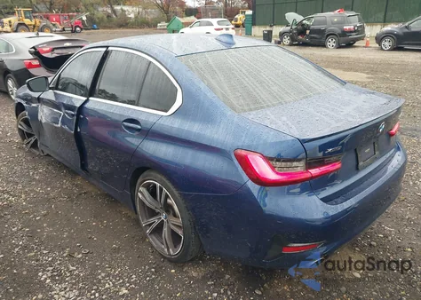 2021 BMW 330I xDrive z USA, uszkodzony, nr VIN 3MW5R7J09M8B97603